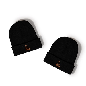 Bonnet en tricot noir à la mode avec broderie orange Amor smiley pour l'hiver froid