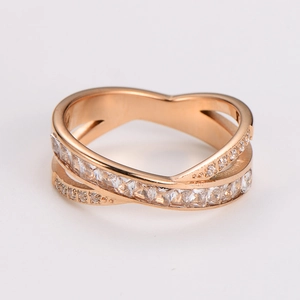Detailed macro of rose gold stainless steel crisscross ring with zircon heart setting