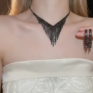 Parure de bijoux de mariée en zircon noir avec collier à pampilles en V et boucles d'oreilles