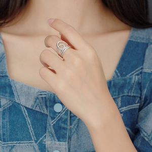 Close-up of a double-layered S925 sterling silver hollow twisted ring on model finger