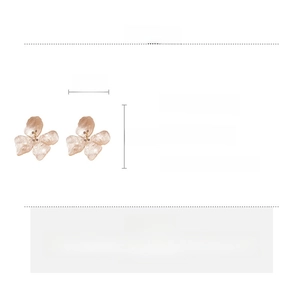 Detailed dimension guide for resin flower earrings showing 5.5cm size and 9.4g weight