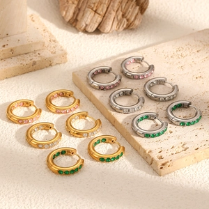 Orecchini a cerchio in acciaio inox con zirconi scintillanti in oro e argento