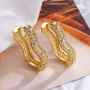 Hohl vergoldete Wellenohrringe mit Zirkonia-Steinen für Damen in Gold-Finish