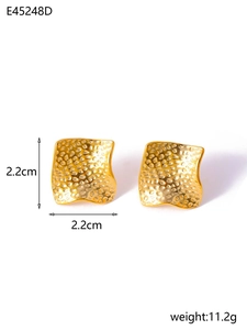 Detail of hammered texture gold irregular square earrings with 2.2cm size measurements