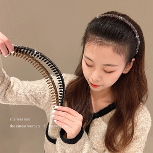 Glittering rhinestone headband with teeth for women, shown in elegant brown and black