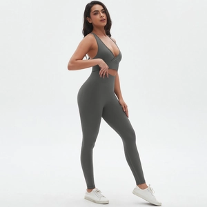 Detail of dark grey seamless yoga set with cross-back sports bra and high-waist leggings