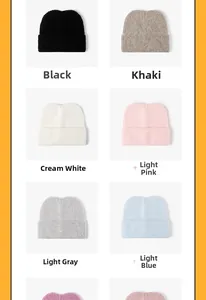 Vue détaillée en grille de bonnets en tricot déclinés en six couleurs dont noir et rose