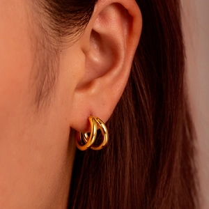 Fashionable C-shaped double-layer 18k gold-plated stainless steel earrings on model