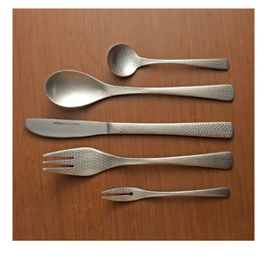 Close-up of 304 stainless steel cutlery set with matte finish and hammered texture