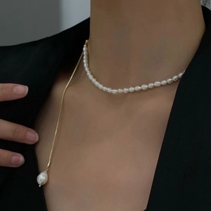 Elegant Korean style freshwater pearl necklace with adjustable gold chain on black blazer