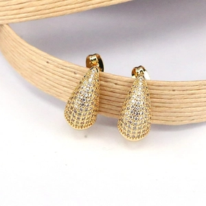 Boucles d'oreilles poire en or avec zircons blancs sertis sur une corde rustique chic