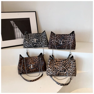Women Leopard Print Shoulder Bag PU Leather Chain Strap Metal T Buckle Flap Crossbody Purse Fashion Streetwear Accessory