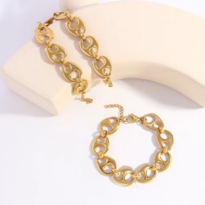 Chic 18K gold plated stainless steel pig nose chain necklace and bracelet set on stone
