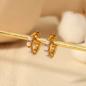 Boucles d'oreilles créoles C en acier inoxydable doré avec perles de style vintage