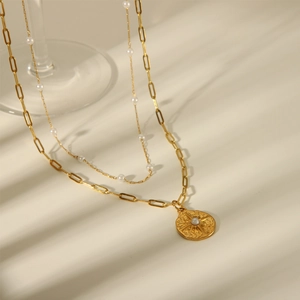 Double-layered 18K gold plated necklace with pearls, paperclip chain and starburst pendant