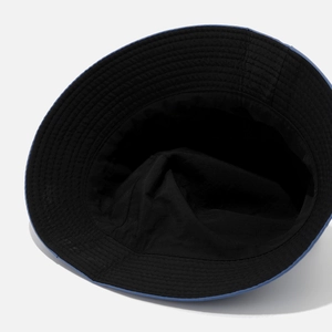 Minimalist reversible sun hat in blue and black with breathable quick-dry fabric