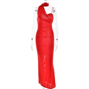 Robe longue rouge élégante en résille sans manches avec dos nu et col licou