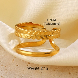 Detail of adjustable gold ring with wheat ear texture including size and weight specs
