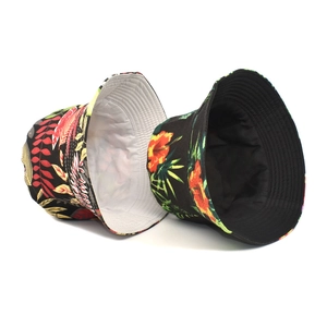 Chapeaux bob pour femmes avec imprimé flamant tropical en rouge et noir floral