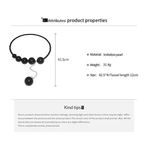 Détail du pendentif en perles de 12 cm et mesures du collier de perles noires élégant