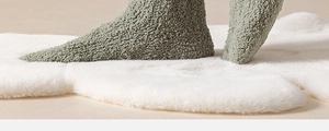 Détails de texture de chaussettes d'intérieur épaisses en polaire vert sauge