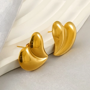 Élégantes boucles d'oreilles cœur en acier inoxydable plaqué or 18 carats pour femme