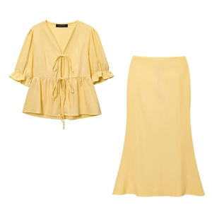 French style pale yellow two-piece summer set with V-neck puff sleeve top and fishtail skirt