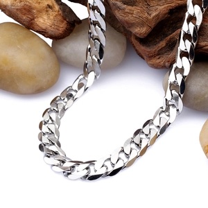 Collier pour homme en acier titane 7mm avec maillons losanges et finition polie argent