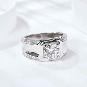 Classic 1-carat moissanite ring in 18K white gold plated silver for men or couples