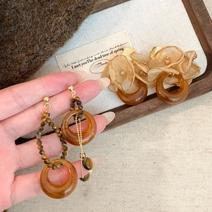 Vintage floral resin tiger eye drop earrings with golden accents for an elegant look