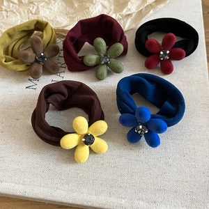Lot de cinq chouchous à fleurs floquées avec strass aux couleurs automnales vintage