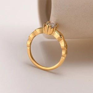 Elegant gold-plated heart ring with a round zircon stone and scalloped wave band design