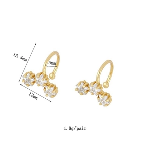 Detaillierte Maße für minimalistische goldene Stern-Zirkonia-Ohrklemmen ohne Loch