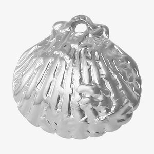 Macro d'un pendentif coquillage en acier inoxydable 304 argenté avec trou de suspension