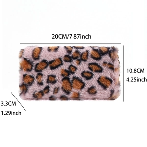 Portafoglio in peluche leopardato rosa con dimensioni in centimetri e pollici