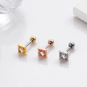 Drie vierkante zirkonia kraakbeen studs in goud, roségoud en zilveren afwerking