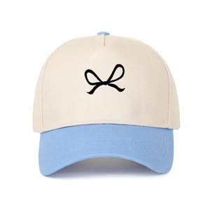 Minimalist two-tone baseball cap with bow embroidery and contrast brim for casual style