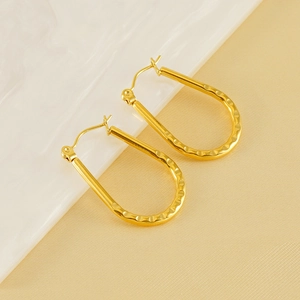 Chic 18K gold plated stainless steel U-shaped earrings with a hammered metal texture