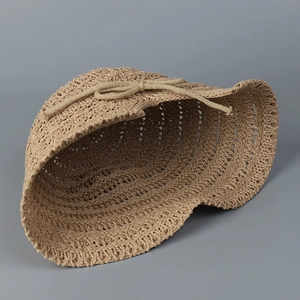 Sommerlicher Strick-Fischerhut mit Schleife und Schlitz in Khaki gewebter Optik