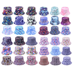 Colección de 36 sombreros de pescador coloridos con estampados tie-dye, leopardo y mármol