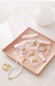 Anti-Oxidations-Schmuckbeutel aus rosa EVA für Ringe und Perlenketten im Detail