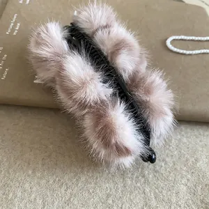 Pince à cheveux élégante en peluche acrylique rose, accessoire de coiffure de luxe pour femme