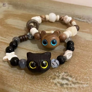 Handmade beaded bracelet with cute cat head charms and natural wooden beads for women