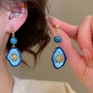 Boucles d'oreilles ovales fleurs bleu marine et or pour un style de créateur de luxe