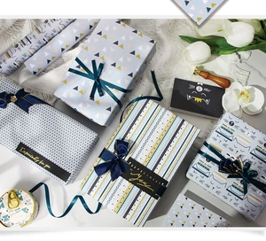 Variété de papier cadeau kraft blanc 80g avec motifs géométriques et rayures élégants