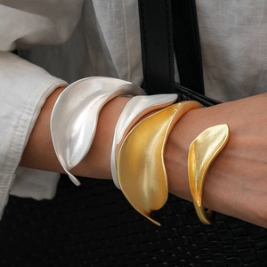 Matte Alloy Leaf Open Bangle Bracelet For Women Large Petal Statement Minimalist Artistic Metal Jewelry Gold Silver Color