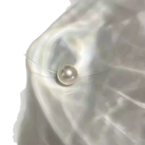 Elegant pearl pendant necklace featuring a minimalist invisible clear fishing line design