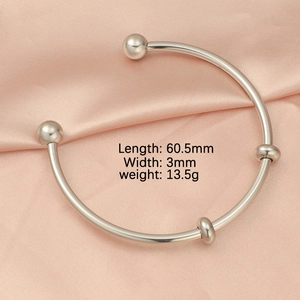 Detail view of silver stainless steel bead bracelet with 60.5mm length and 3mm width dimensions
