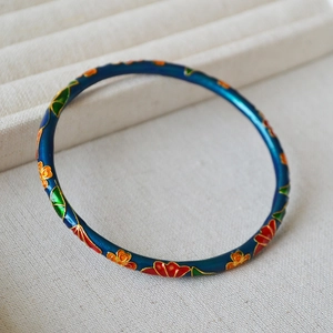 Bracciale rigido in smalto blu classico con motivi floreali di ginkgo e finitura in oro
