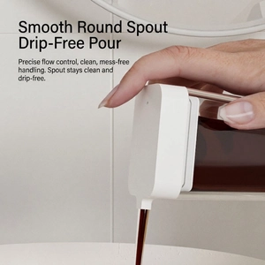 Japanese style kitchen oil dispenser bottle with leak-proof spout and clear brown body
